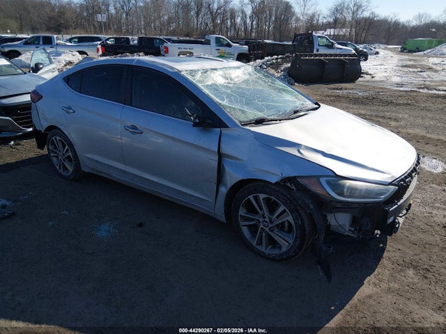 Salvage Hyundai ELANTRA Image