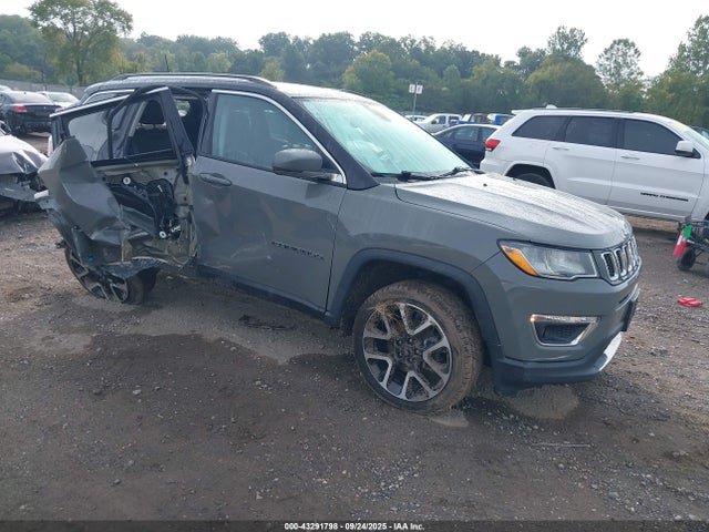 Salvage Jeep Compass Image