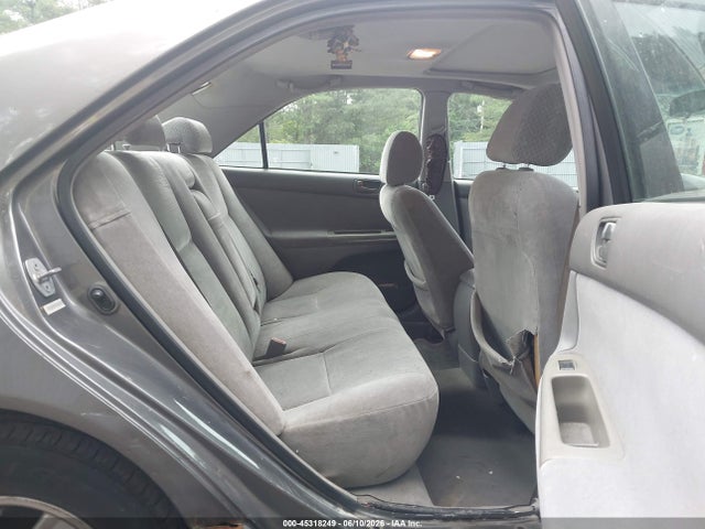 Toyota Camry Le V6