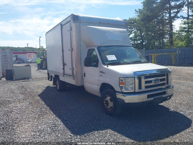 Salvage Ford E-350 Image