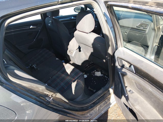 Volkswagen Golf 2.0t S 4-door