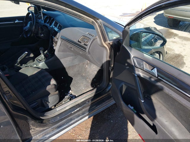 Volkswagen Golf 2.0t S 4-door