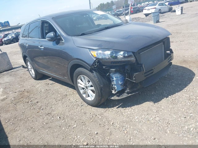 Salvage Kia Sorento Image