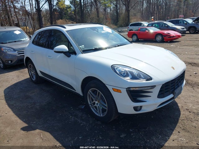 Salvage Porsche Macan Image