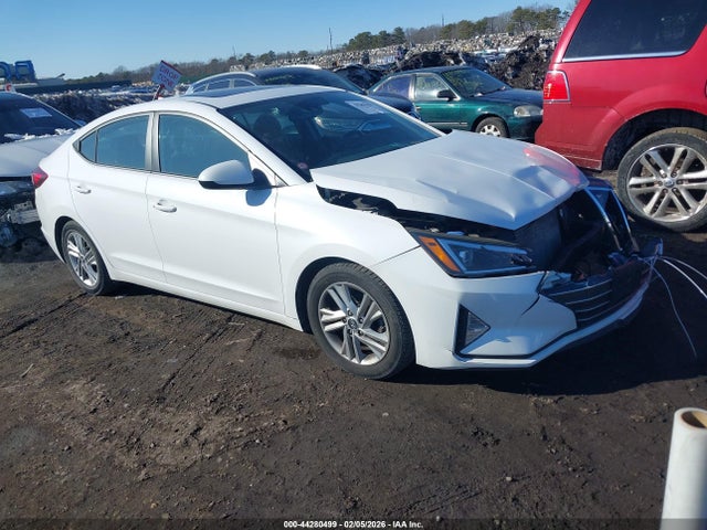 Salvage Hyundai ELANTRA Image