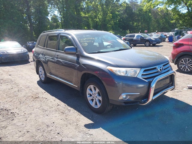 Salvage Toyota Highlander Image
