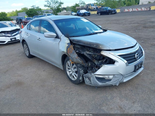 Salvage Nissan Altima Image