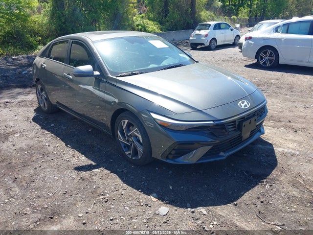 Salvage Hyundai ELANTRA Image
