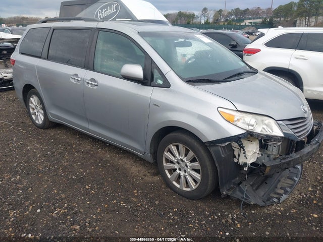Salvage Toyota Sienna Image