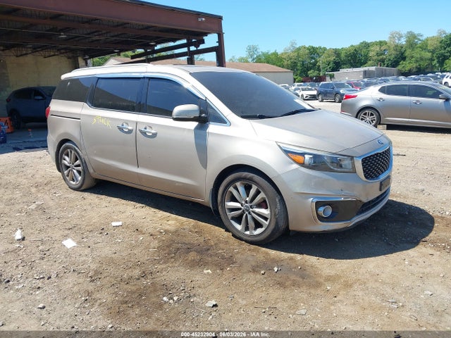 Salvage Kia Sedona Image