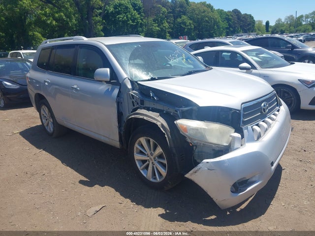 Salvage Toyota Highlander Image