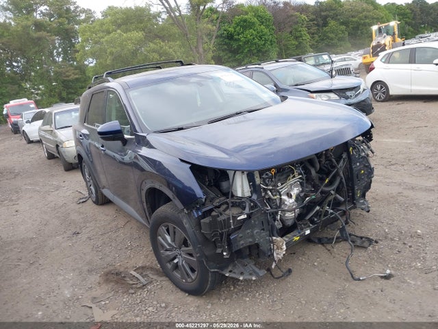 Salvage Nissan Pathfinder Image