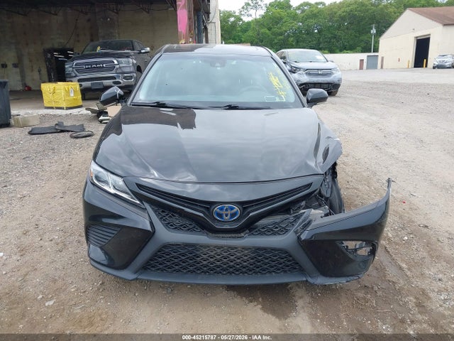 Toyota Camry Se Hybrid