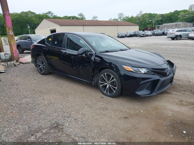 Salvage Toyota Camry Image