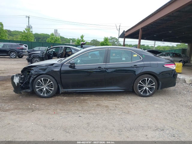 Toyota Camry Se Hybrid