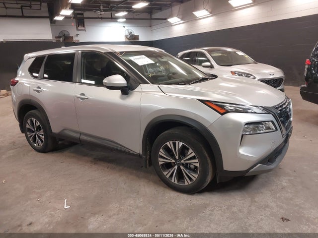 Salvage Nissan Rogue Image