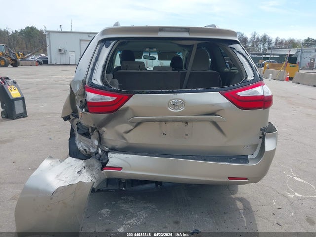 Toyota Sienna Le 8 Passenger