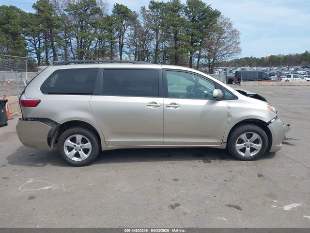 Toyota Sienna Le 8 Passenger