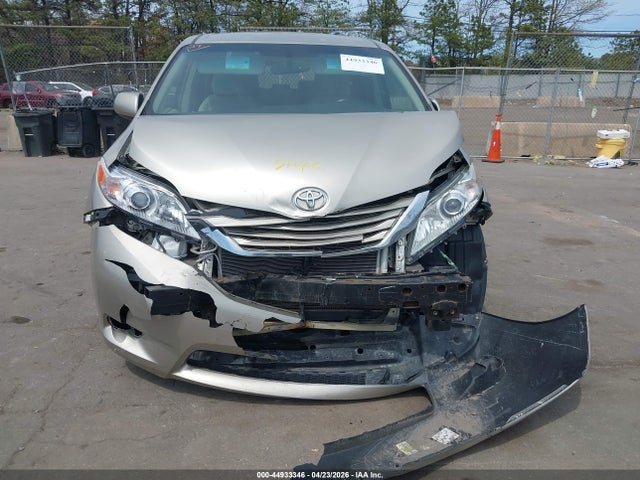 Toyota Sienna Le 8 Passenger