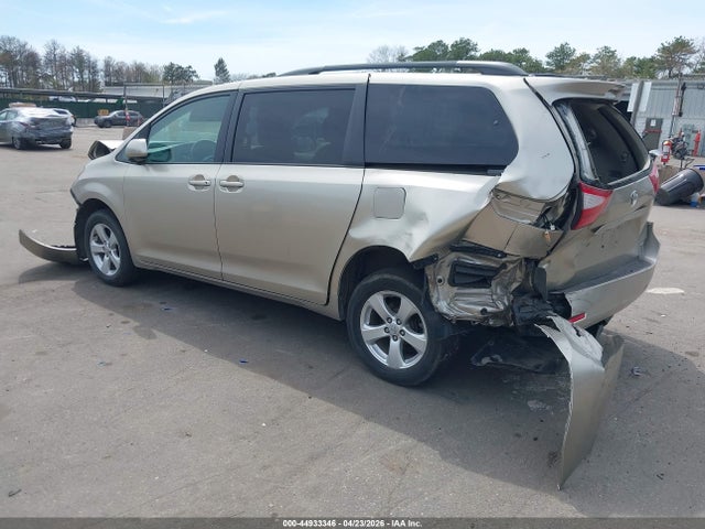 Toyota Sienna Le 8 Passenger
