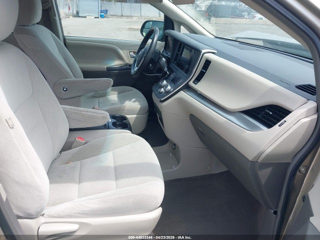 Toyota Sienna Le 8 Passenger