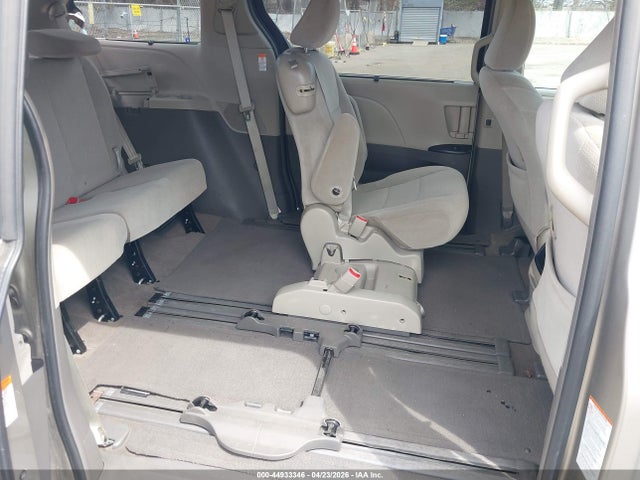 Toyota Sienna Le 8 Passenger