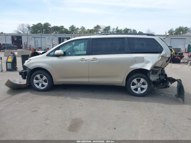 Toyota Sienna Le 8 Passenger
