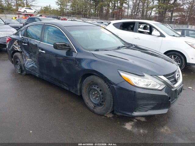 Salvage Nissan Altima Image