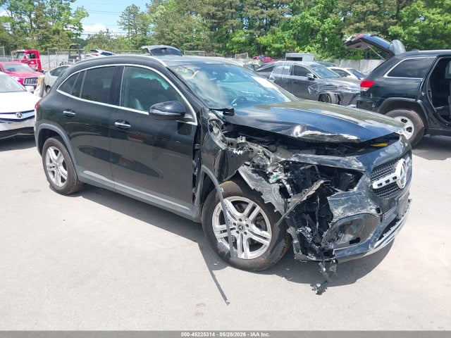 Salvage Mercedes-Benz GLA Image