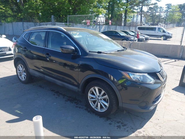 Salvage Nissan Rogue Image