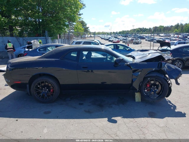 Dodge Challenger Srt8