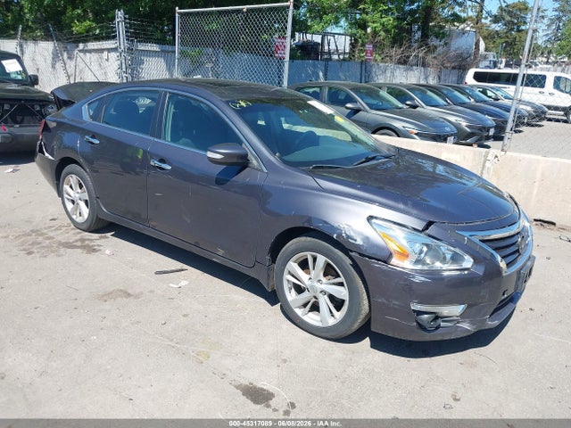 Salvage Nissan Altima Image