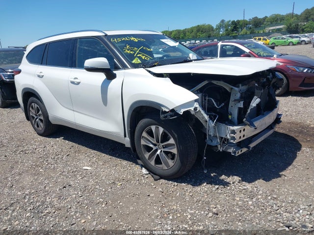 Salvage Toyota Highlander Image