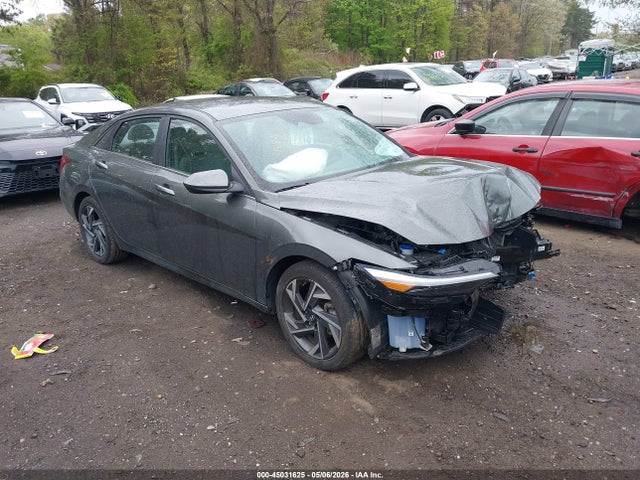 Salvage Hyundai ELANTRA Image