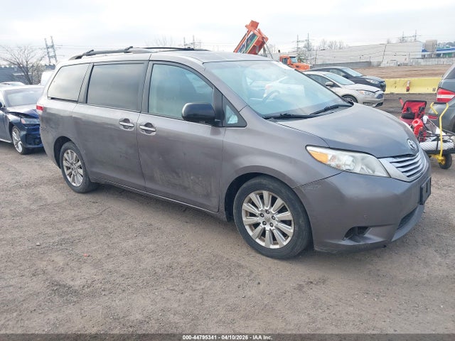 Salvage Toyota Sienna Image