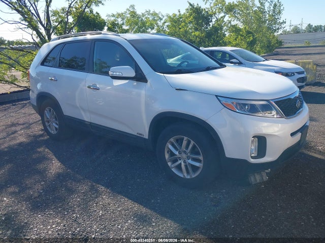 Salvage Kia Sorento Image