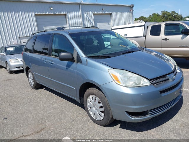 Salvage Toyota Sienna Image