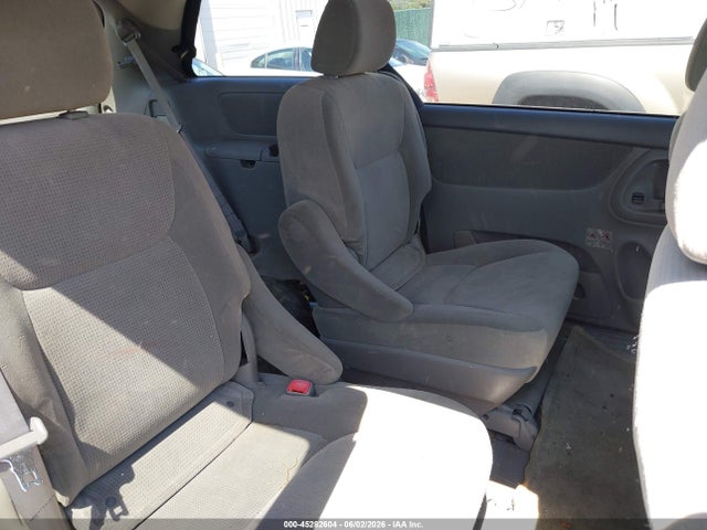 Toyota Sienna Le