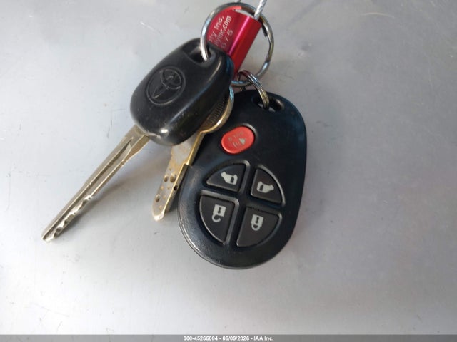 Toyota Sienna Le 8 Passenger
