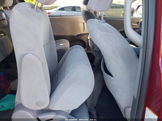 Toyota Sienna Le 8 Passenger