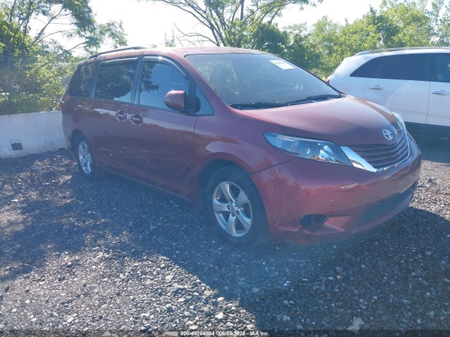 Salvage Toyota Sienna Image