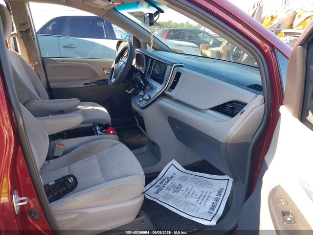 Toyota Sienna Le 8 Passenger