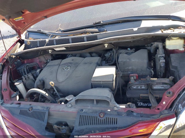 Toyota Sienna Le 8 Passenger