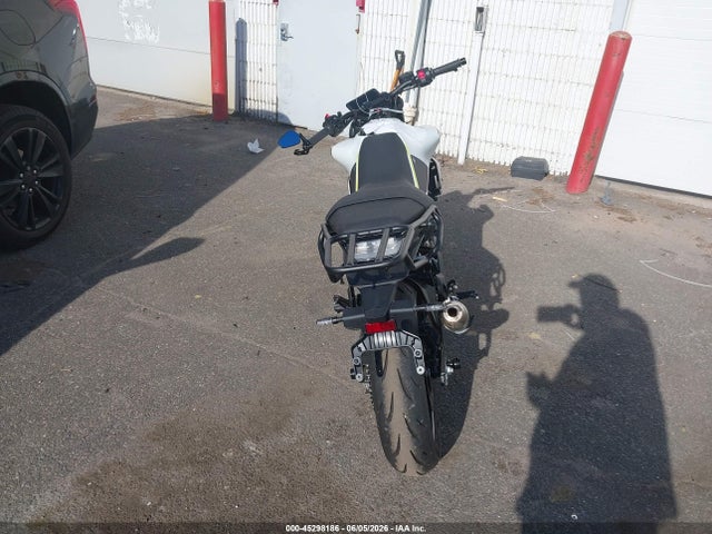 Husqvarna Vitpilen 401 Svartpilen 401