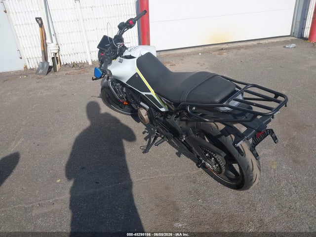 Husqvarna Vitpilen 401 Svartpilen 401