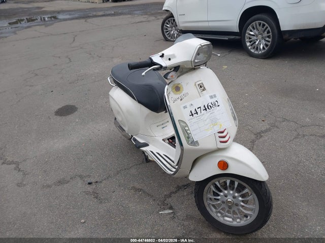 Salvage Vespa Sprint Image