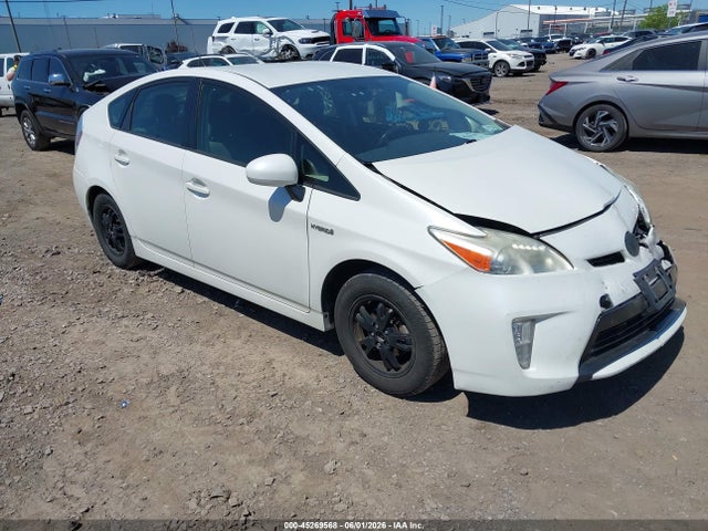 Salvage Toyota Prius Image