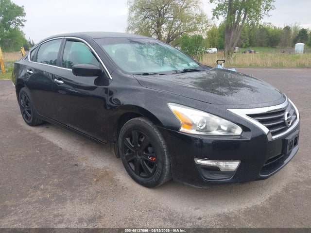 Salvage Nissan Altima Image