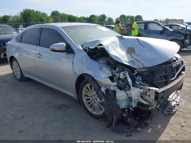 Salvage Toyota Avalon Hybrid Image