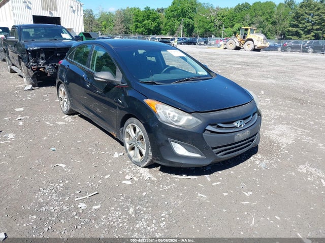 Salvage Hyundai ELANTRA Image
